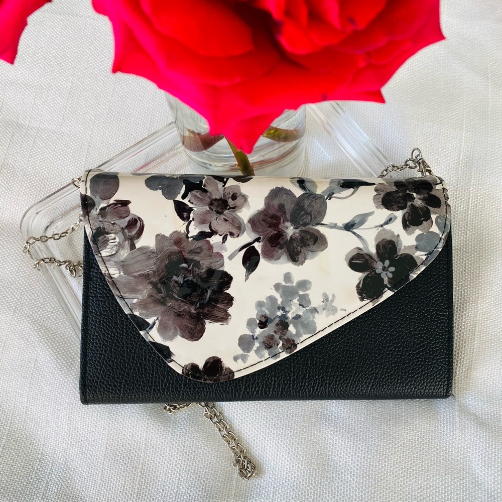 SmartPhone crossbody bag. 🌺